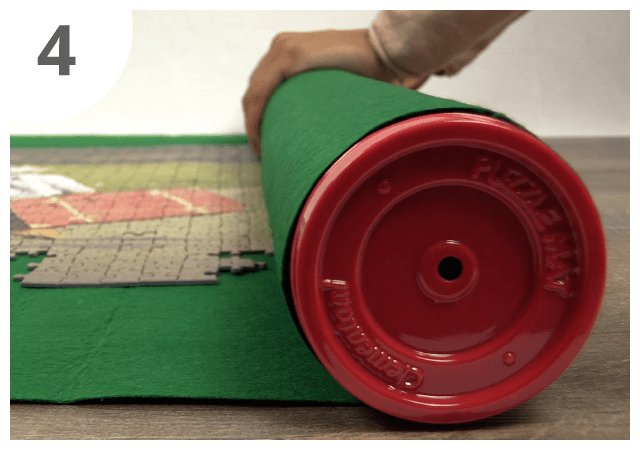 Kääri palapelimatto palapeleineen rullalle putken ympärille